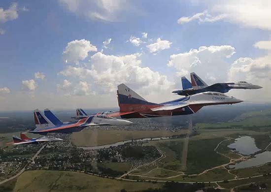 Equipos acrobáticos de Rusia MAKS-2021 © Ministerio de Defensa de Rusia