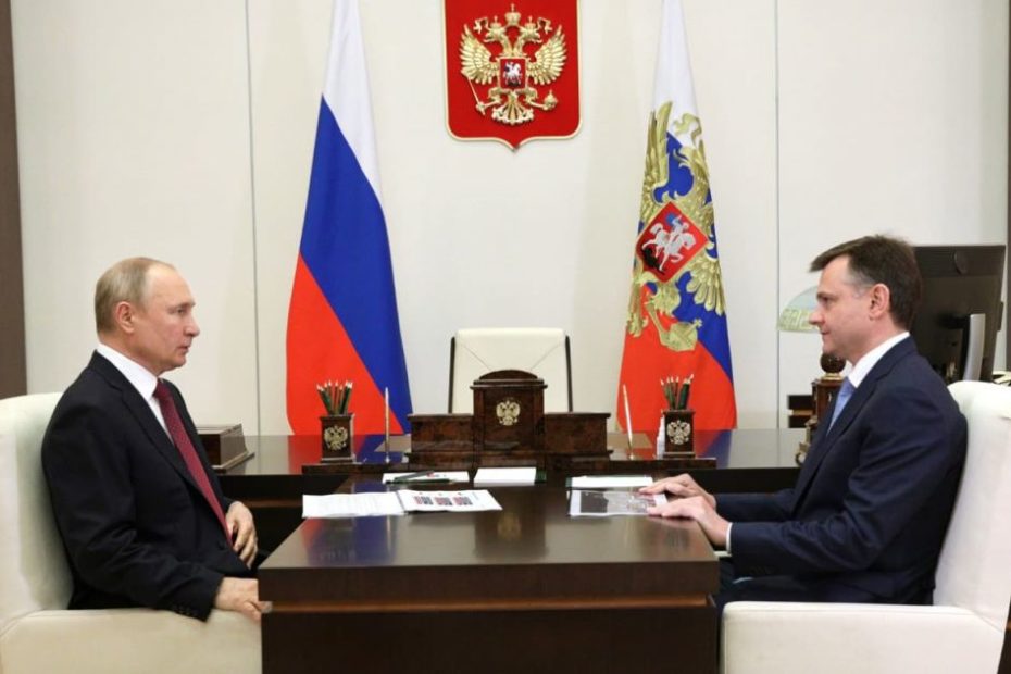 Vladimir Putin sostuvo una reunión de trabajo con el CEO de UAC. Foto: servicio de prensa del presidente de la Federación de Rusia