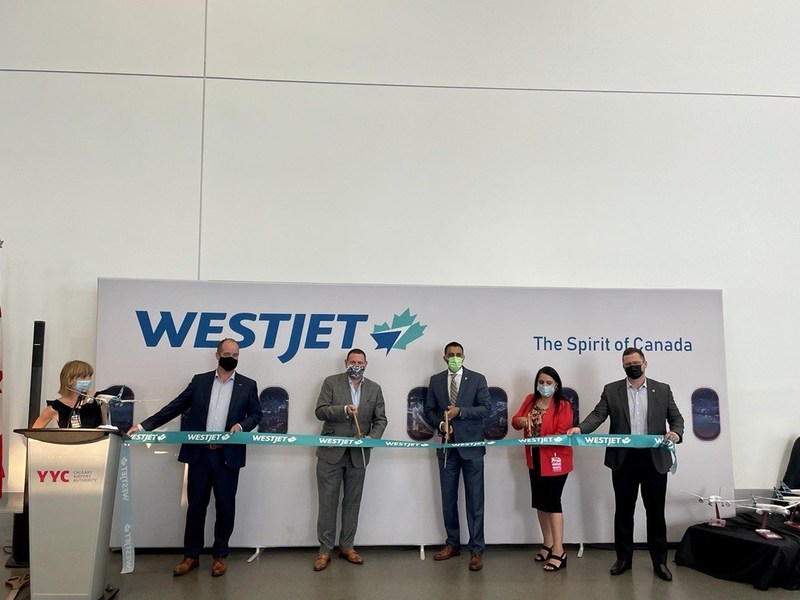 WestJet celebró el vuelo inaugural de su nueva ruta entre Calgary y Amsterdam. Grupo CNW / WESTJET, asociación de Alberta. ©WestJet