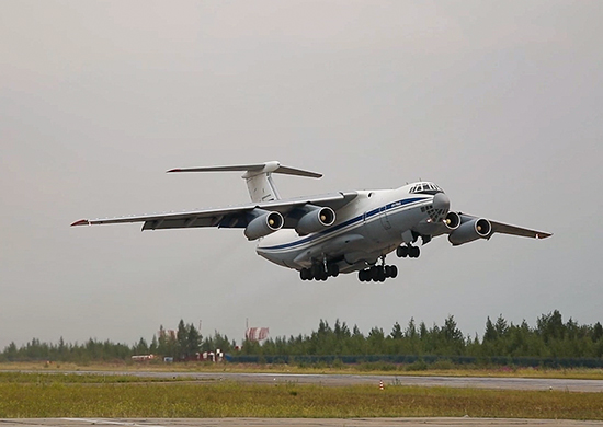 Ministerio de Defensa ruso continúa extinguiendo incendios en Yakutia con aviones Il-76 y helicópteros Mi-8 ©Ministerio de Defensa de Rusia