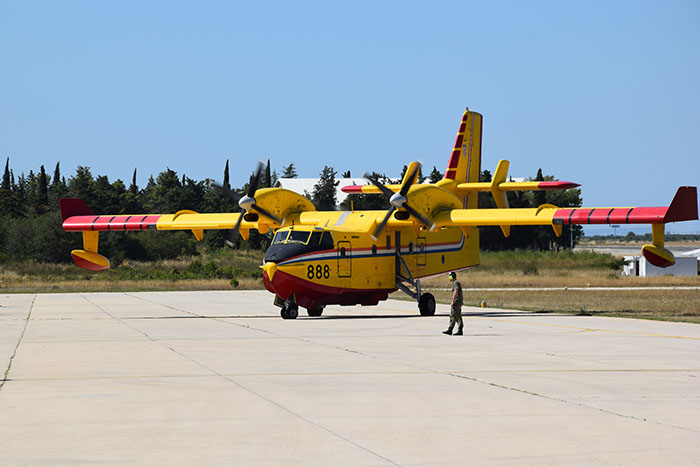 Regreso de Canadair de la ayuda humanitaria de la República de Turquía Foto: HRZ /D.Vujević
