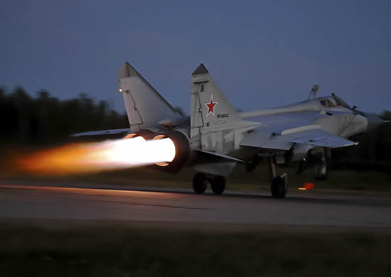 Caza MiG-31BM despegando para interceptar un enemigo condicional ©Ministerio de Defensa de Rusia