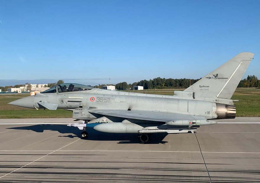 Un Eurofighter italiano de la 36th Fighter Wing regresa a la base después de practicar ejercicios con JTAC de presencia avanzada mejorados en Estonia. Foto cortesía de la Fuerza Aérea Italiana.