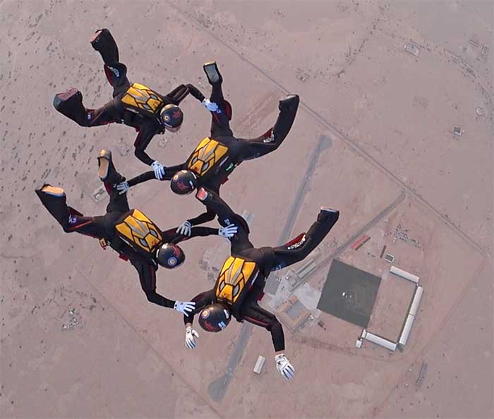 Equipo de paracaidismo HayaBusa ©Ministerio de Defensa de Bélgica