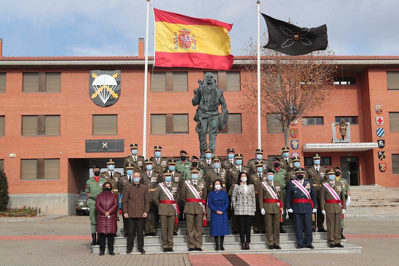 Ministra de España visita la Brigada de Paracaidistas ©Ministerio de Defensa de España