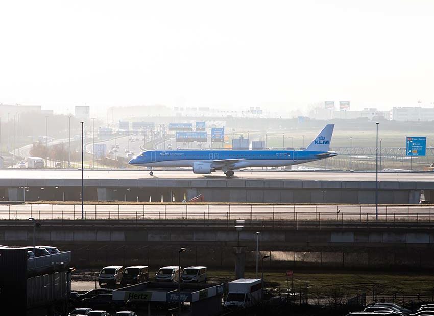 Nuevo avioducto sobre la autopista A4 para el rodaje de aviones en Schiphol en uso. ©Aeropuerto de Schiphol