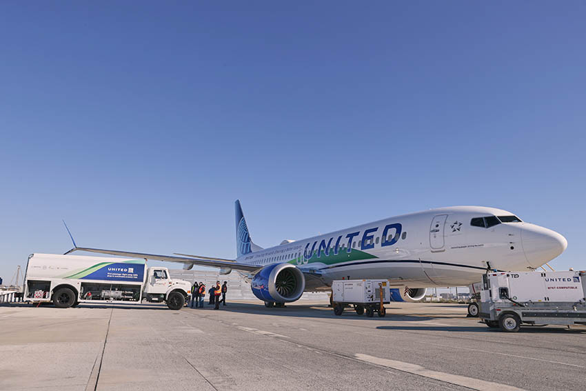 Vuelo revolucionario, en asociación con Boeing, CFM International, Virent y World Energy, programado para viajar hoy de ORD a DCA con más de 100 pasajeros ©United