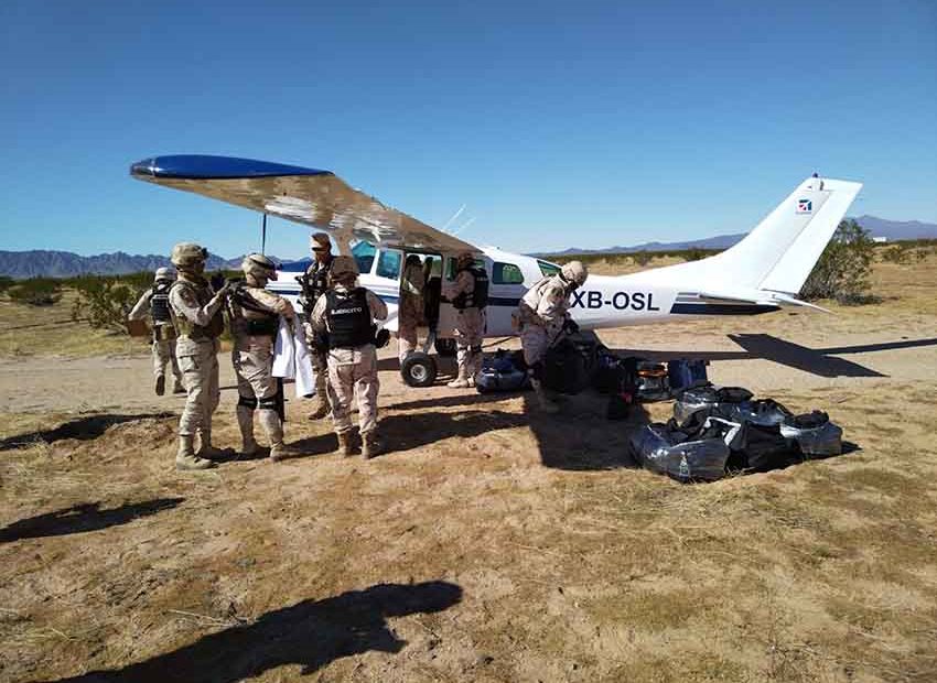 Ejército y Fuerza Aérea Mexicanos aseguran aeronave con presuntas drogas en el estado de Sonora ©SEDENA