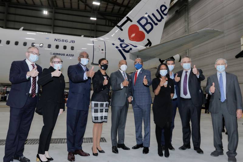 El alcalde de la ciudad de Nueva York, Eric Adams, elogia el liderazgo de JetBlue. Foto: Business Wire