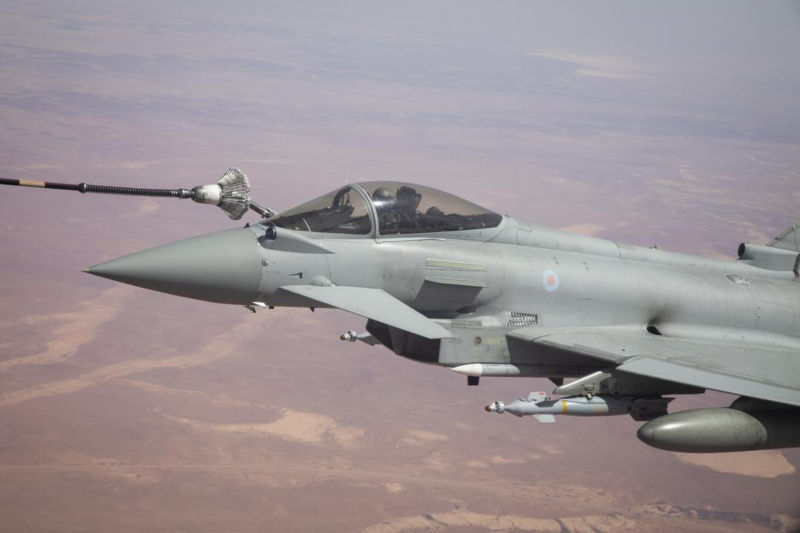 En la mañana del 29 de marzo, los Typhoons de la RAF Akrotiri, en Chipre, escoltaron a un bombardero B-52 Stratofortress de la Fuerza Aérea de los Estados Unidos sobre el Mediterráneo Oriental ©RAF