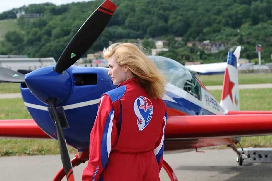 Svetlana Kapanina, instructora de vuelo de primera clase, compañía Sukhoi y piloto acróbata. Foto: kapanina.com