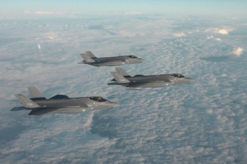 Avión de combate F-35 de la Real Fuerza Aérea de los Países Bajos durante su vuelo de despliegue en Graf Ignatievo, Bulgaria. Foto de la Real Fuerza Aérea de los Países Bajos.