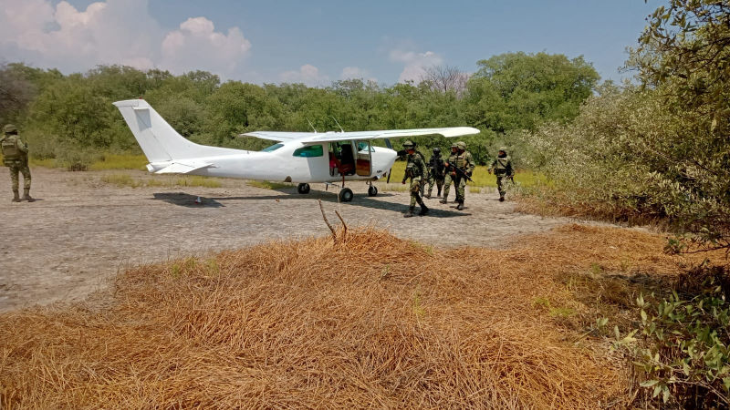 El Sistema Integral de Vigilancia Aérea de la Secretaría de la Defensa Nacional, detectó una aeronave no identificada procedente de Sudamérica ©SEDENA