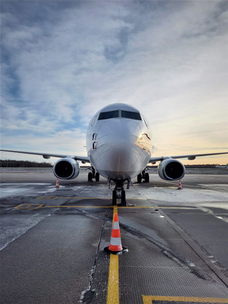 AviaAM Leasing adquiere un Boeing 737-800 para convertirlo en avión de pasajeros a carga (P2F) ©AviaAM
