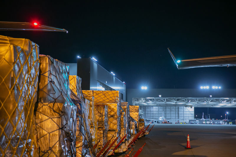 El vuelo de Singapore Airlines Cargo desde Anchorage llega con suministros médicos para la respuesta de COVID19 en el norte de Texas en el Aeropuerto Internacional de Dallas Fort Worth el jueves 9 de abril de 2020. ©DFW/Andy Jacobsohn