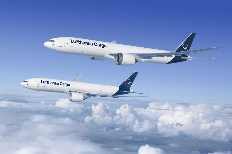 El Grupo Lufthansa elige el nuevo Boeing 777-8 Freighter y encarga otros 777 Freighters. En la imagen, el 777-8 Freighter (arriba) y el actual 777 Freighter. ©Boeing