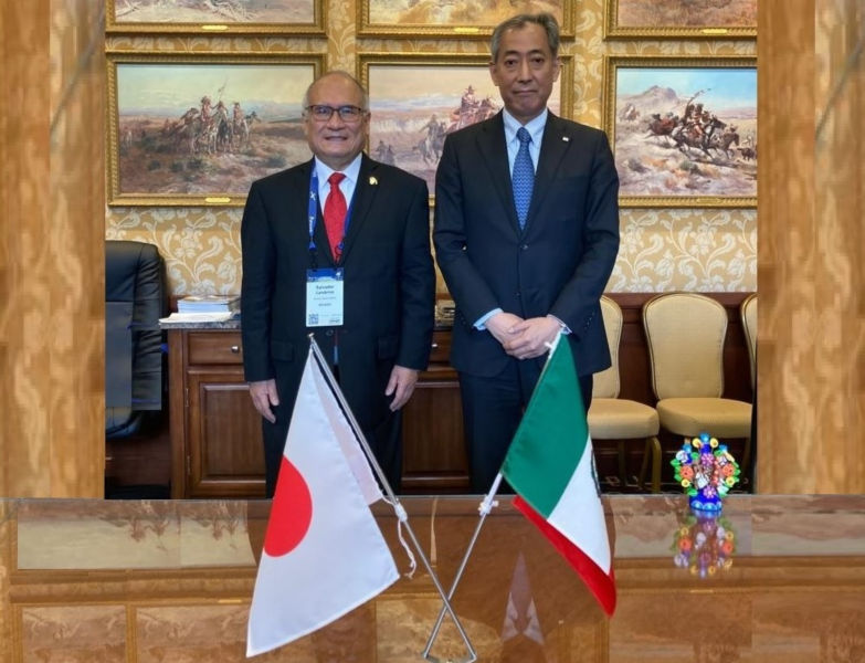 (De Izq. a der.) El director general de la AEM, Dr. Salvador Landeros Ayala, y el Presidente de la agencia espacial japonesa JAXA, Dr. Hiroshi Yamakawa. ©SICT-AEM