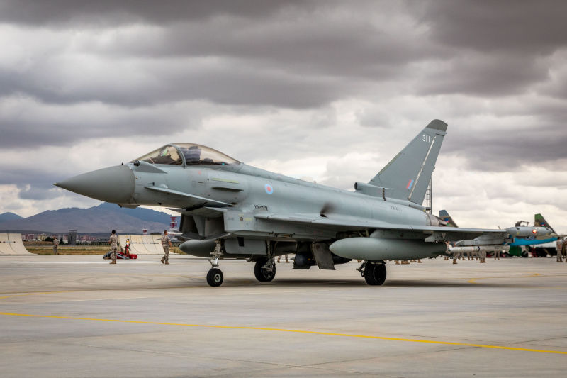 Los Typhoons de la RAF y su personal, que operan en Rumania como parte de la Operación BILOXI, se han desplegado en Turquía para un ejercicio multinacional con aviones turcos, jordanos, pakistaníes y azerbaiyanos. ©RAF