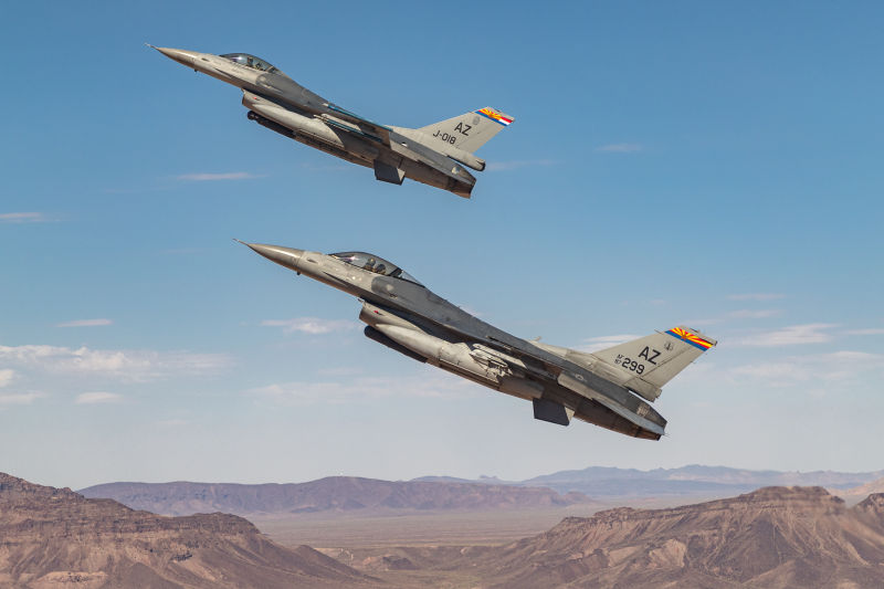 El último vuelo sobre Tucson ha terminado para el F-16 holandés que vuela aquí junto con uno estadounidense. ©Ministerio de Defensa de los Países Bajos