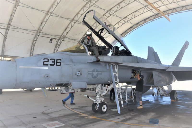 El primer avión de combate F/A-18 Super Hornet que se somete al procedimiento de modificación de la vida útil (SLM) en un depósito de aviación naval aparece en la línea de pruebas del FRCSW el 29 de junio. El avión, asignado al Escuadrón de Cazas de Ataque (VFA) 106, se someterá a la inducción para la SLM que ampliará las horas de vuelo del fuselaje de 6.000 a 7.500. Se estima que el procedimiento durará unos 17 meses. (Foto de la Marina de los Estados Unidos)