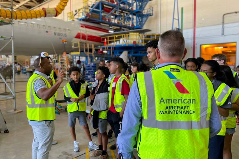 American aportará 750.000 dólares como subvención de recursos y 250.000 dólares para becas a la Academia de Vuelo Luke Weathers de OBAP ©American Airlines