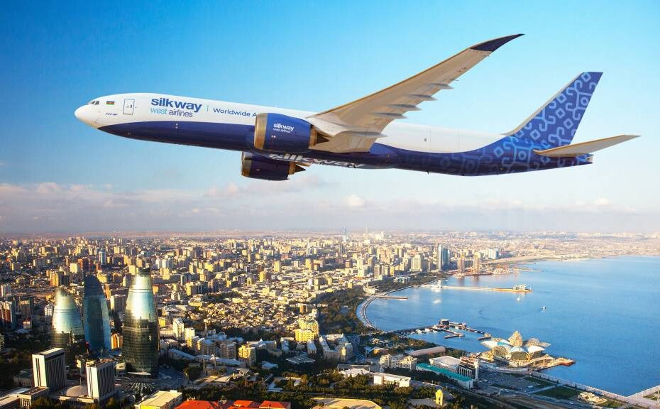 Boeing y Silk Way West Airlines han finalizado un pedido de dos 777-8 Freighters, con opciones para dos aviones adicionales. La aerolínea de carga de Azerbaiyán, que sirve a 40 destinos en todo el mundo, es el primer cliente de la región de Eurasia que encarga el bimotor de carga más nuevo, más capaz y más eficiente en cuanto a consumo de combustible del sector. En la imagen, un 777-8 Freighter para Silk Way West Airlines. (Crédito de la imagen: Boeing)