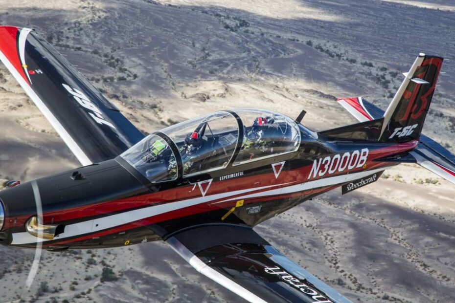 El Beechcraft T-6 Texan II es el principal entrenador de vuelo militar del mundo. Hasta la fecha, la flota mundial de 1.001 aviones Beechcraft T-6 Texan II ha superado los 5 millones de horas de vuelo en 13 países y dos escuelas de vuelo. (Foto: Business Wire)