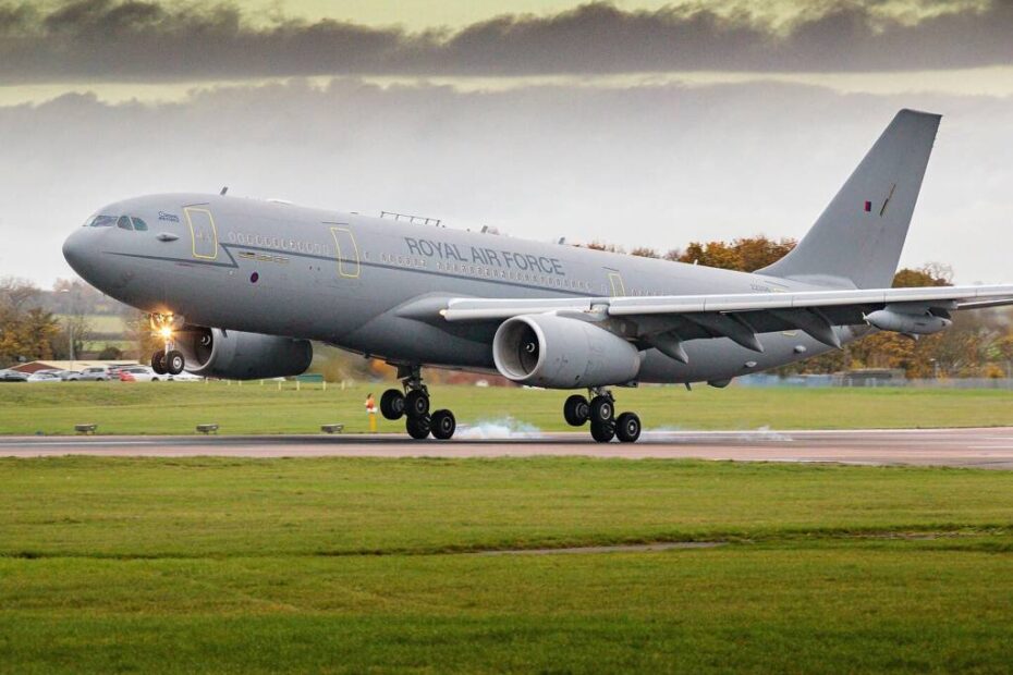 El Airbus A330MRTT completa el primer vuelo de prueba 100% SAF con ambos motores ©RAF