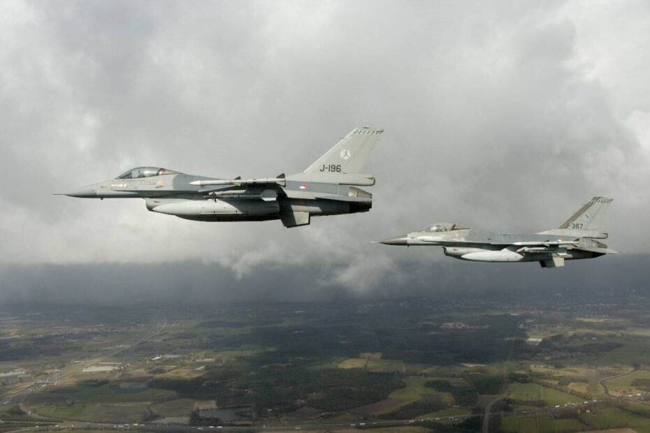 Foto de archivo de 2 F-16 ©Ministerio de Defensa de los Países Bajos