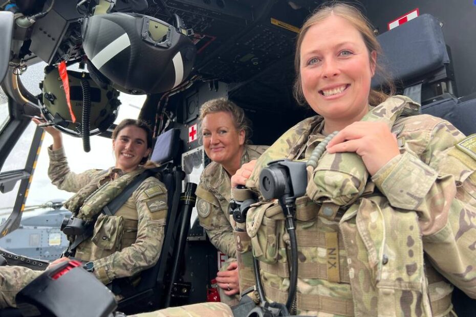 Primera tripulación exclusivamente femenina en volar un helicóptero militar de Airbus en Nueva Zelanda ©Airbus