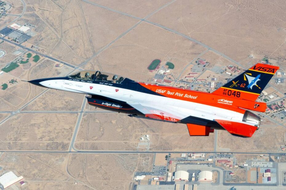 El avión X-62A VISTA sobrevolando la Base de la Fuerza Aérea de Edwards, California. (Crédito de la foto: Kyle Brasier, Fuerza Aérea de EE.UU.) ©Lockheed Martin