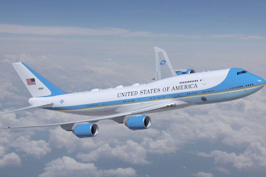 El Presidente de los Estados Unidos, Joe Biden, seleccionó el diseño de la librea del "Próximo Air Force One", VC-25B, un diseño que se parecerá mucho a la librea del actual Fuerza Aérea One, VC-25A, al tiempo que se moderniza para el siglo XXI. (Imagen de cortesía) ©USAF