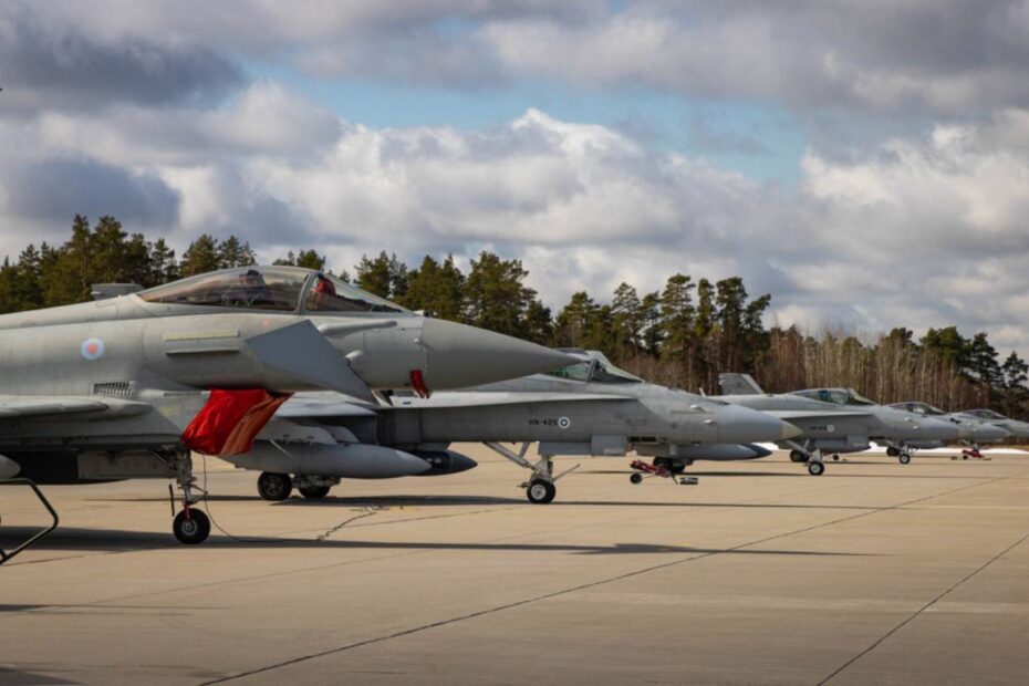 Efectivos de la Royal Fuerza Aérea con base en Estonia han participado en un ejercicio aéreo a gran escala junto con Aliados de la OTAN y aviones de la Fuerza Aérea de Finlandia. ©RAF