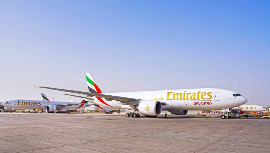 Flota de Emirates SkyCargo en aparcamiento ©Emirates