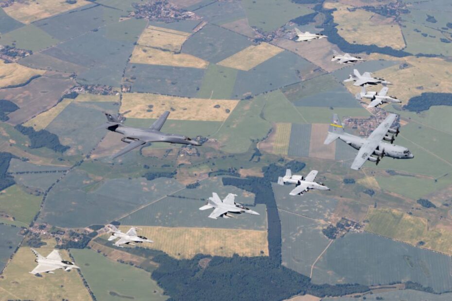 Los Typhoons de la RAF desplegados actualmente en Estonia y Chipre se han unido a unos 250 aviones de 25 naciones para participar en el mayor ejercicio aéreo del año de la OTAN, el Ejercicio Air Defender en Alemania. ©RAF