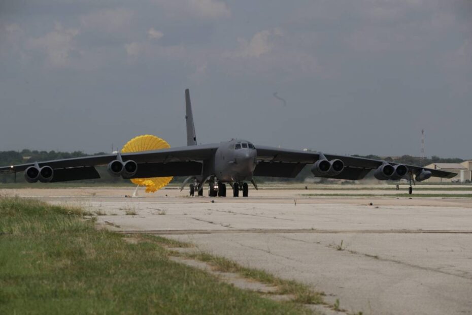 Llega a Boeing San Antonio el primer avión B-52 de las Fuerzas Aéreas de EE.UU. que comenzará a actualizarse como parte del Programa de Modernización de Radares. (Foto de Boeing)