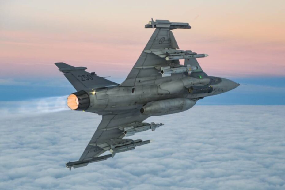 Gripen C con armamento ©Saab