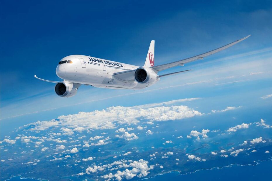 Boeing y Japan Airlines (JAL) anunciaron acuerdos que mejorarán la experiencia de los pasajeros, incluida una solución de mantenimiento predictivo digital que JAL ayudó a desarrollar y modificaciones interiores para una parte de la flota 787 Dreamliner de JAL. (Crédito de la foto: Boeing)