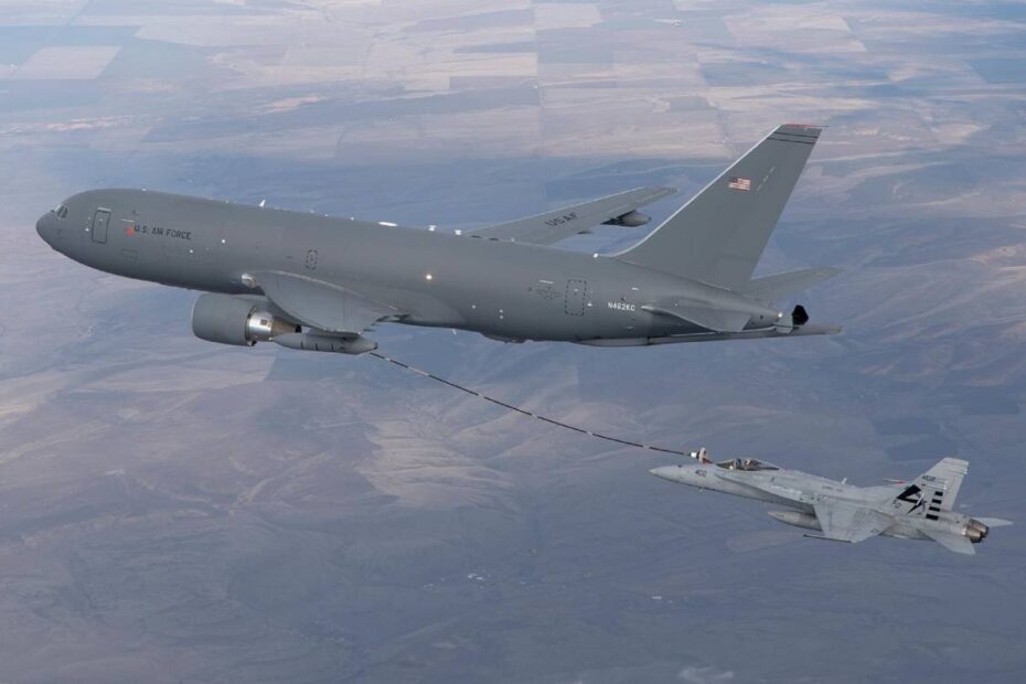 Boeing y Aurora Flight Sciences están invirtiendo en el desarrollo de sistemas defensivos avanzados y contramedidas para su aplicación en plataformas de reabastecimiento y movilidad de próxima generación, incluido el avión cisterna KC-46A Pegasus. (Crédito de la foto: Boeing)