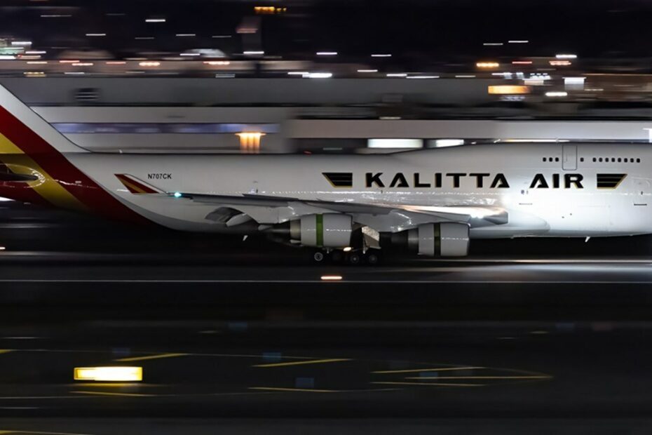 Kalitta Air inició su servicio en noviembre de 2000 con tres aviones Boeing 747, pero actualmente vuela con unos 29 aviones, entre cargueros 777 y B747-400, con 12 777 más económicos que llegarán a finales de 2024. ©Kalitta Air