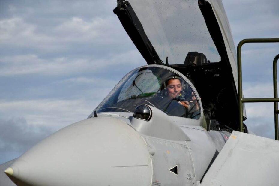 Comandante Canseco, primer piloto en alcanzar las 2000 horas de vuelo en Eurofighter ©Ejército del Aire
