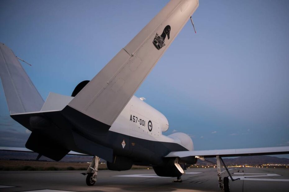 El primer MQ-4C Triton multiinteligencia de Australia en el Centro de Integración de Aeronaves de Northrop Grumman en Palmdale, California. (Crédito de la foto: Northrop Grumman)