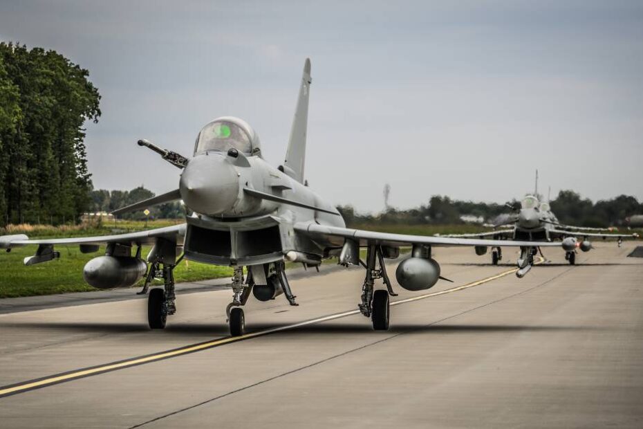 Los aviones Typhoon de la Real Fuerza Aérea han llegado a una base aérea polaca para realizar múltiples ejercicios de entrenamiento con Polonia y otros aliados de la OTAN. ©RAF