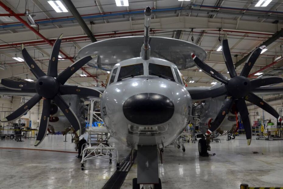 El E-2D Advanced Hawkeye con DSSC 6 incluye la modernización de la cabina y de los sistemas críticos de misión. (Crédito de la foto: Northrop Grumman)