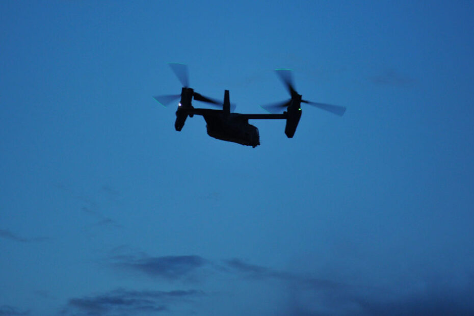 Un avión tiltrotor CV-22B Osprey despega de Hurlburt Field, Florida, el 18 de agosto de 2016. El Osprey combina las capacidades de despegue vertical, planeo y aterrizaje vertical de un helicóptero con las características de largo alcance, eficiencia de combustible y velocidad de un avión turbohélice. ©USAF