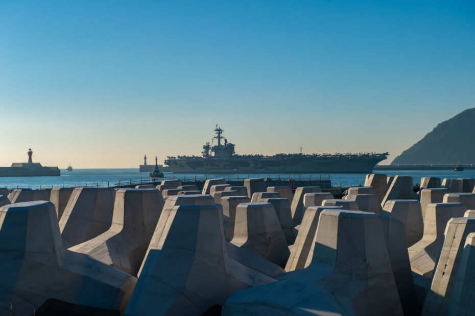 USS Carl Vinson (CVN 70) ©US Navy