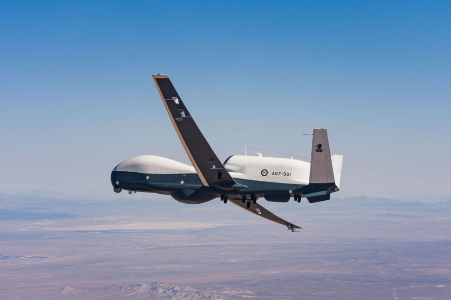 El MQ-4C Triton de inteligencia múltiple es el único avión de gran altitud sin tripulación del mundo que realiza vigilancia marítima persistente en la actualidad. (Crédito de la foto: Northrop Grumman)