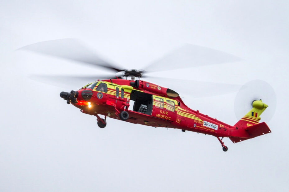 Un helicóptero Black Hawk, destinado a las misiones de transporte aéreo de emergencias médicas de Rumanía. Llegó al aeropuerto internacional Aurel Vlaicu, sede de la Inspección General de Aviación del Ministerio del Interior (MAI), el 11 de noviembre de 2023. Imagen: Lockheed Martin