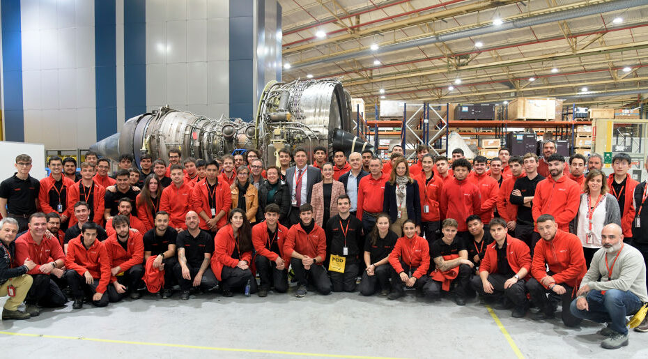 Los estudiantes proceden de ciclos de formación de grado medio y superior en Aeromecánica, Aviónica, Mecanizado y Montaje de Estructuras ©Iberia