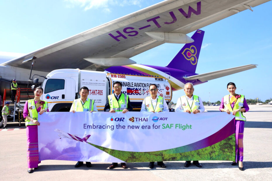 Foto: Sr. Amornvivat, Vicepresidente Ejecutivo Senior de PTT; Sr. Panyarachun, Consejero Delegado de PTT OR; Sr. Eamsiri, Consejero Delegado de Thai Airways; Sr. Songkamphon, Director de Estrategia Corporativa de Thai Airways. Fuente: PTT
